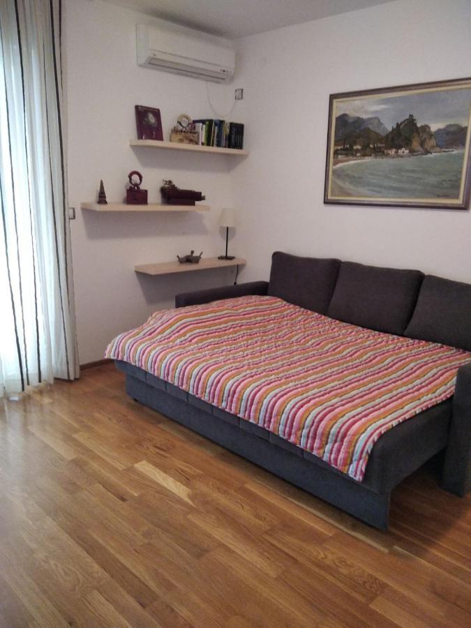 Apartmani Petrovac Na Moru ภายนอก รูปภาพ